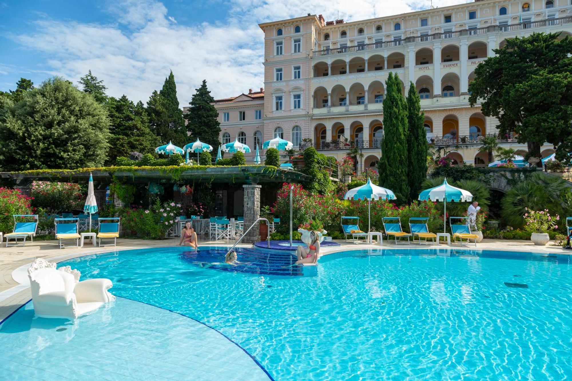 קריקווניצה Hotel Kvarner Palace מראה חיצוני תמונה