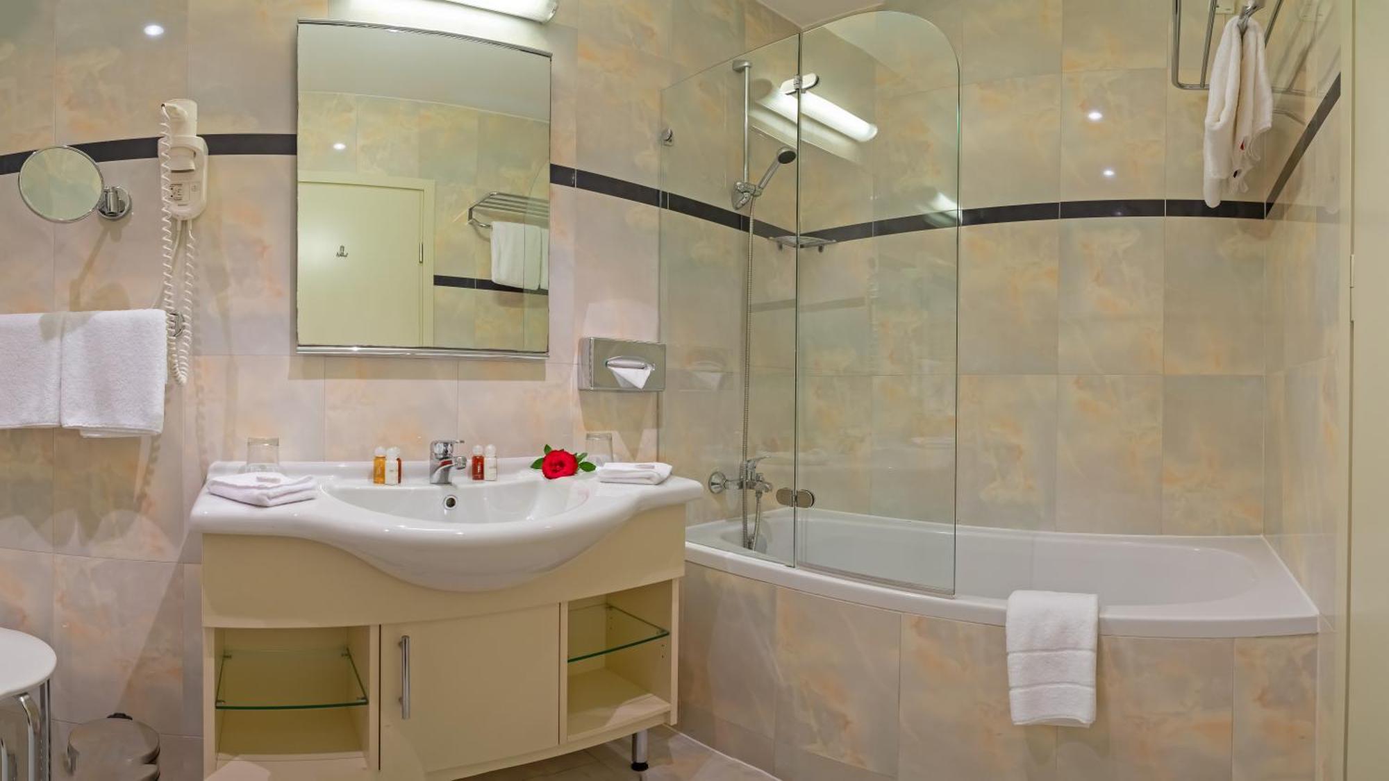 קריקווניצה Hotel Kvarner Palace מראה חיצוני תמונה
