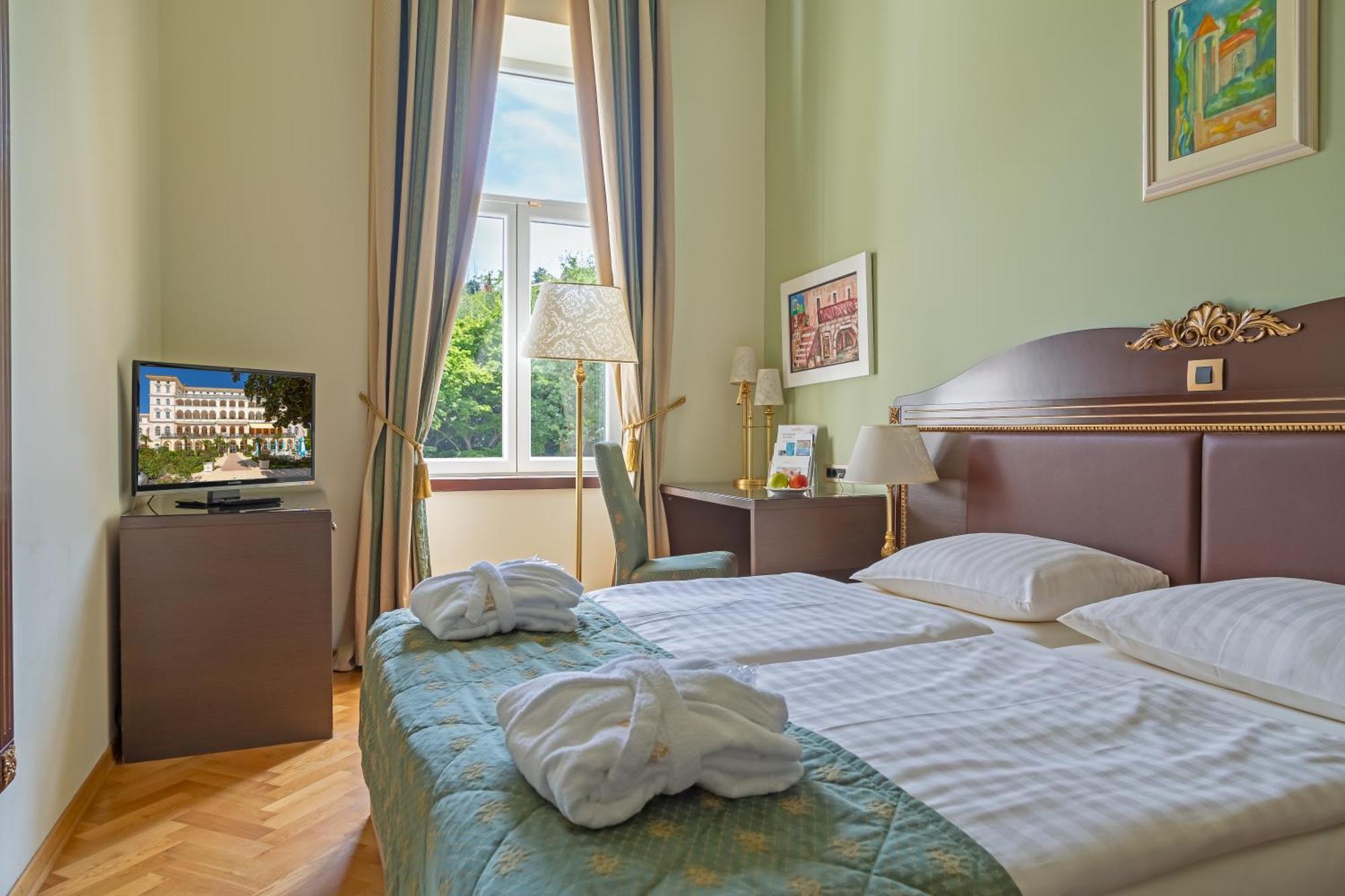 קריקווניצה Hotel Kvarner Palace מראה חיצוני תמונה
