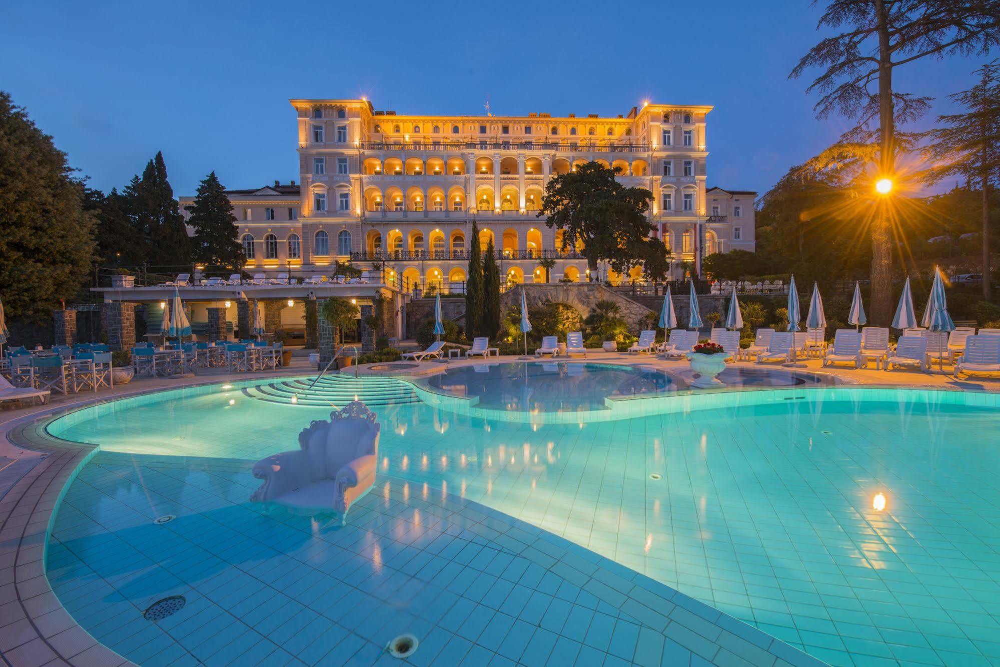 קריקווניצה Hotel Kvarner Palace מראה חיצוני תמונה
